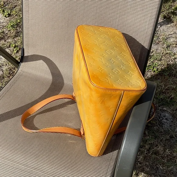⭐️SALE⭐️Louis Vuitton, Vernies, Houston, Elegant Yellow Leather Tote Bag - Picture 5 of 14